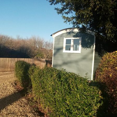 Yew Tree View Luxury Shepherd'S Hut Sturminster Newton Exterior photo
