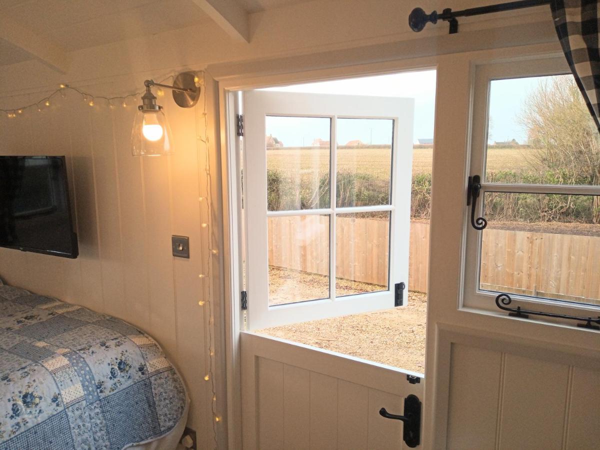 Yew Tree View Luxury Shepherd'S Hut Sturminster Newton Exterior photo