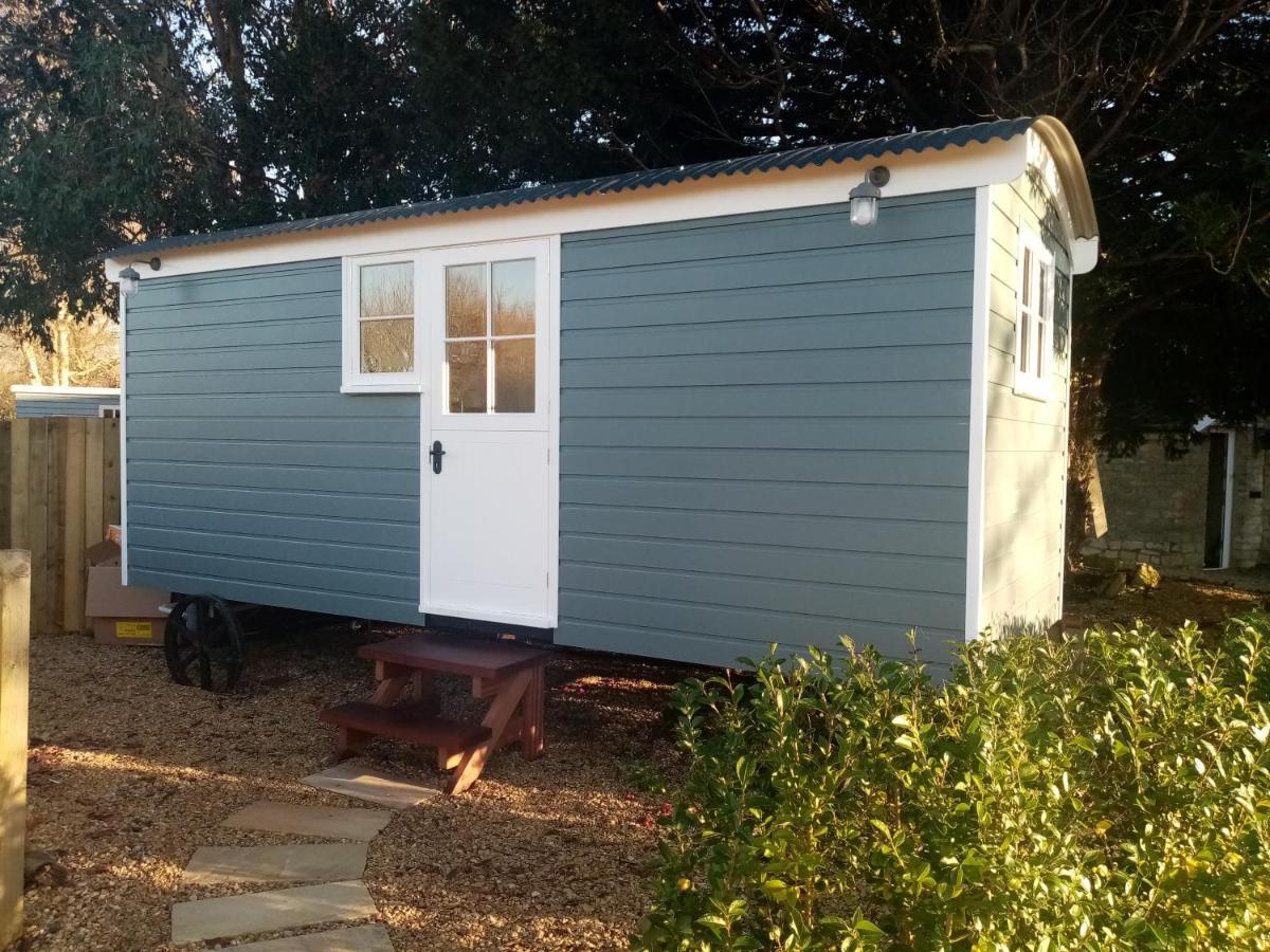 Yew Tree View Luxury Shepherd'S Hut Sturminster Newton Exterior photo