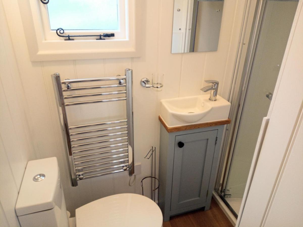 Yew Tree View Luxury Shepherd'S Hut Sturminster Newton Exterior photo